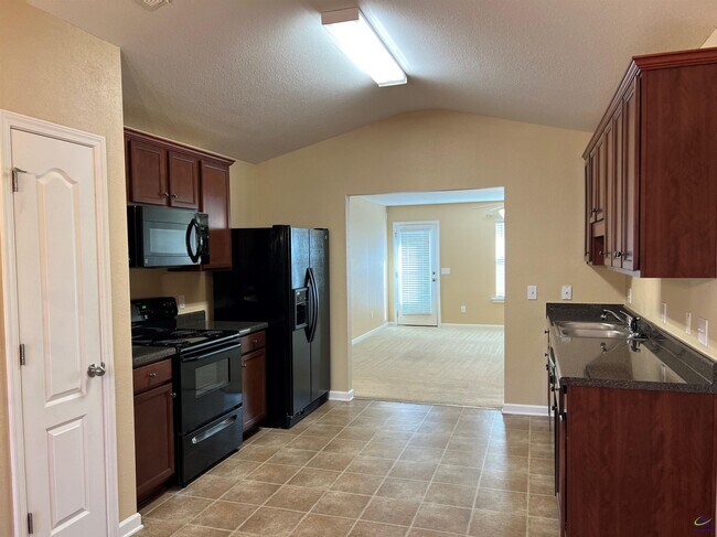 Building Photo - 120 Magnum Way