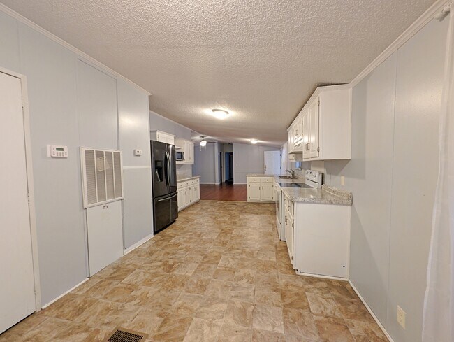 Building Photo - 1340 Meadowland Dr