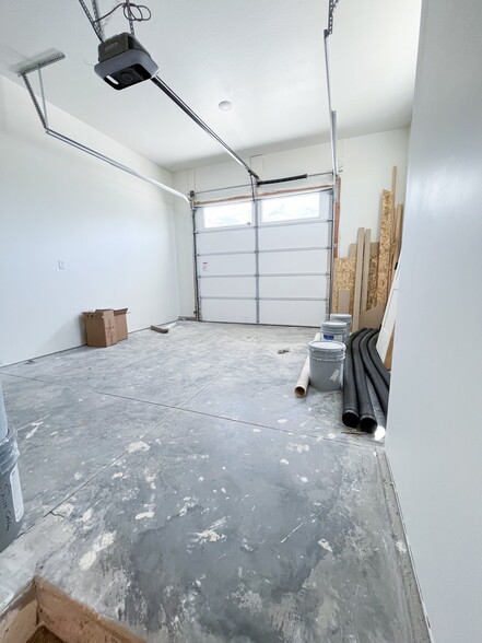 Building Photo - 1776 E Cyn Rdg Dr