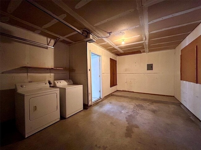 Building Photo - 1908 Rainy Meadows Dr