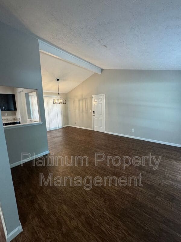 Building Photo - 270 Splitwood Ln