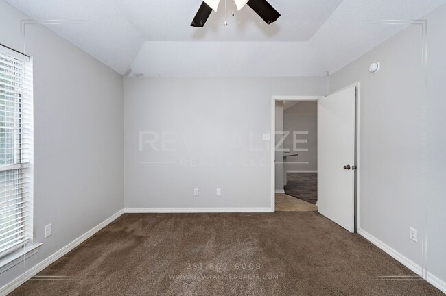 Building Photo - Alluring 3 Bed 2 Bath Home by Medal of Honor Park!