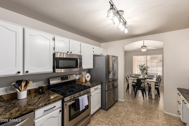 Building Photo - 6424 E Menlo St