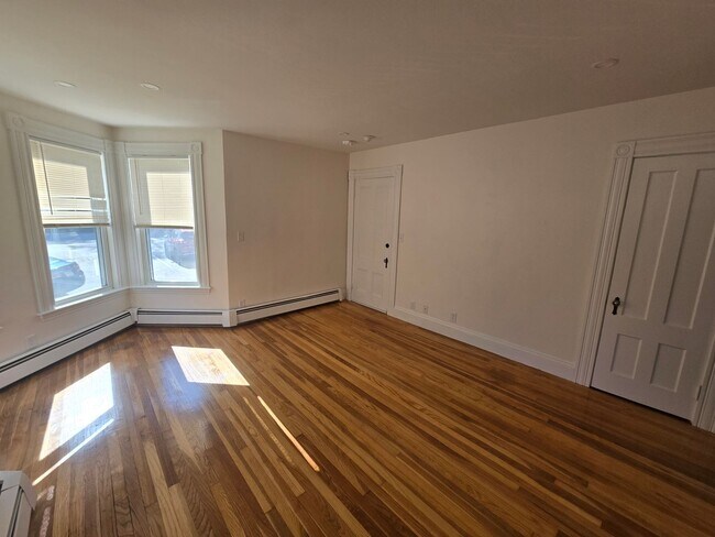 Building Photo - Live in this NEWLY updated 1 bed / 1 bath ...