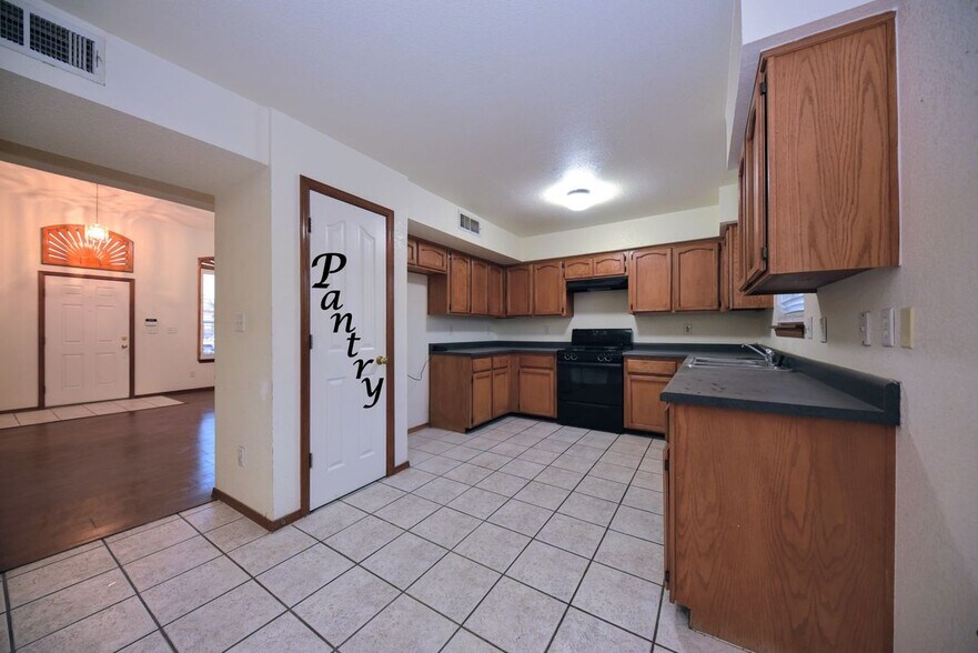 Building Photo - 12484 Tierra Espada Dr
