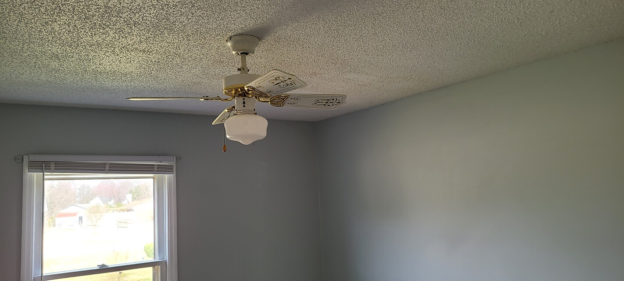 Bedroom # 3 fan - 112 Kelly Ct