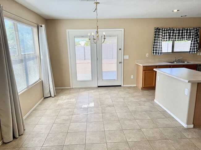 Building Photo - 3232 W Cavedale Dr