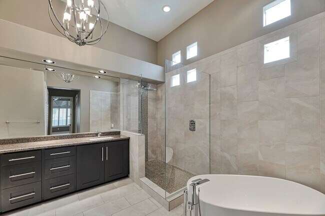 Building Photo - Stylish 2-Bedroom Home with Resort-Style A...