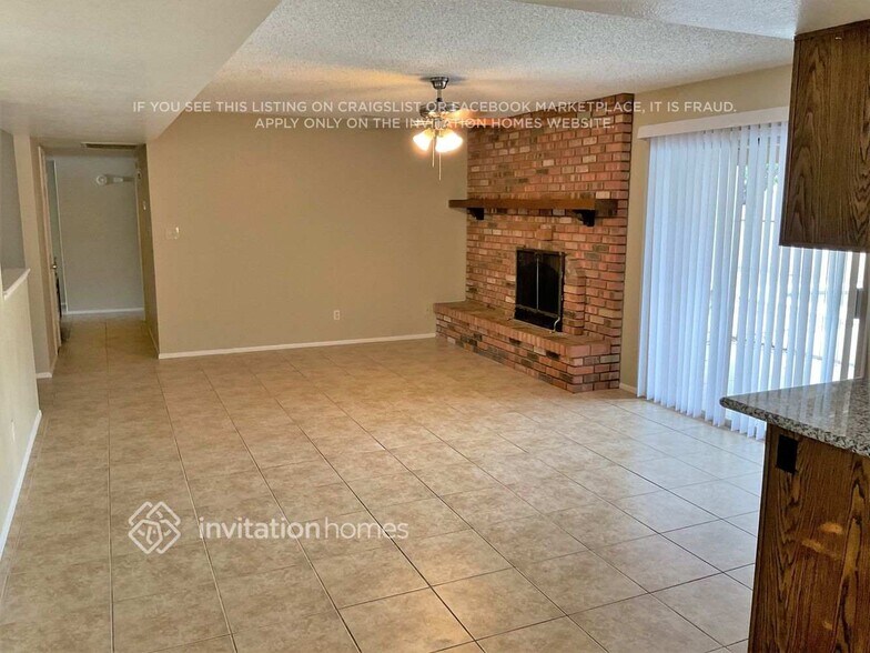 Building Photo - 1515 W Yukon Dr