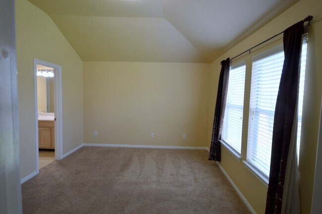 Building Photo - 8311 Kingsbridge Meadow Dr