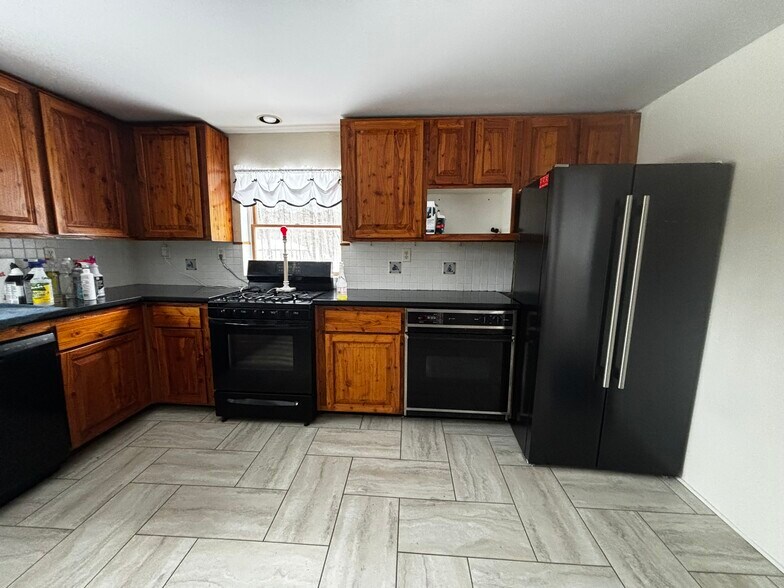 Building Photo - 349 Bone Plain Rd