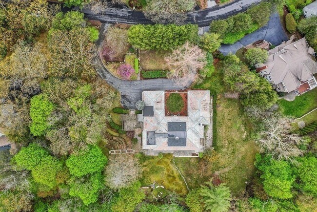 Building Photo - 12 Summit Rd