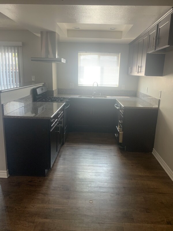 Building Photo - 7042 Fenway Dr