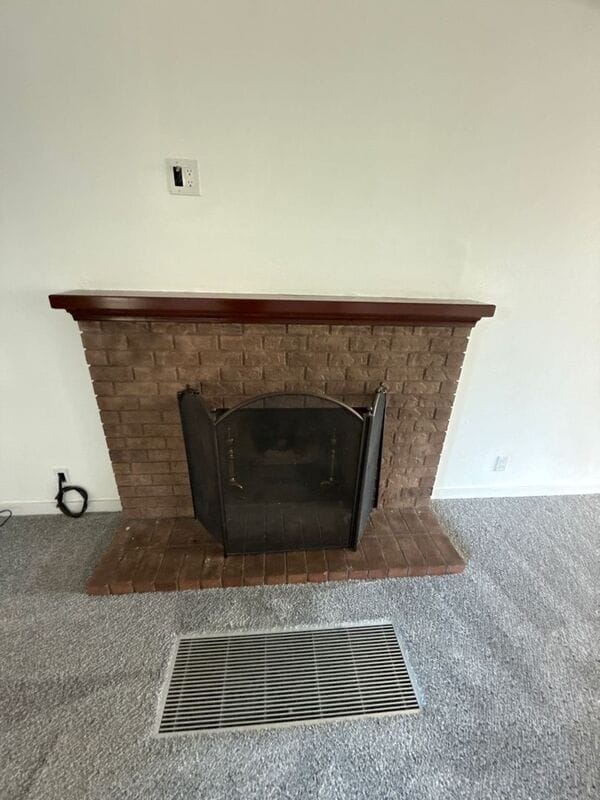 Building Photo - 869 Meadowlawn Dr SE