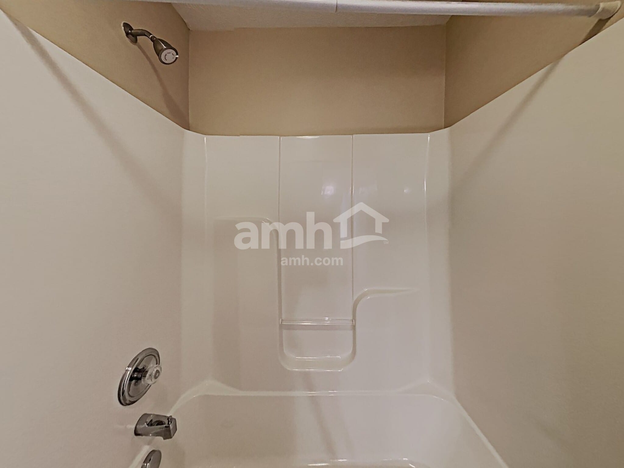 Building Photo - 4568 Hawthorn Dr