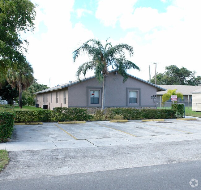 Primary Photo - 709 NW 7th Ter