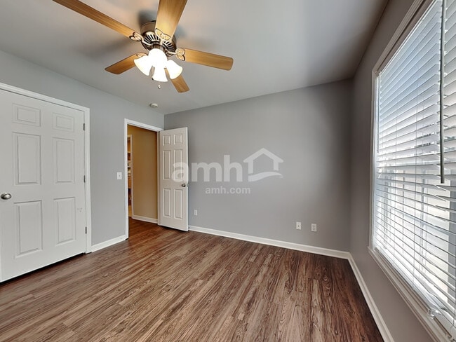 Building Photo - 1956 Longburn Dr