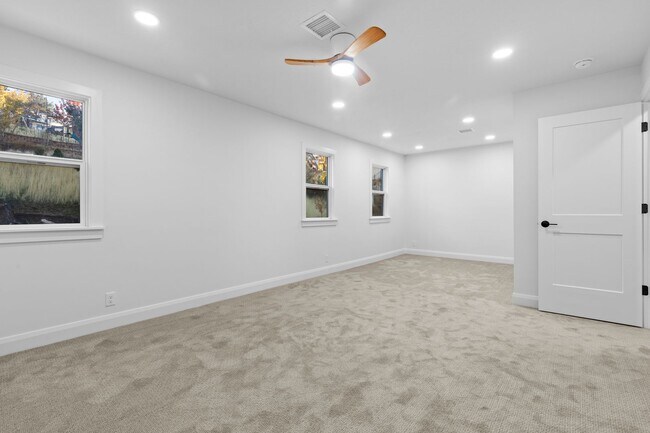 Building Photo - Elevated 5-Bedroom Home in Sandy, UT with Mountain Views!