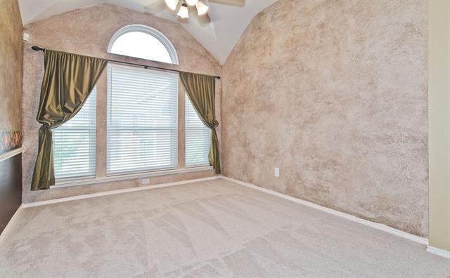 Building Photo - 3700 Villanova Dr