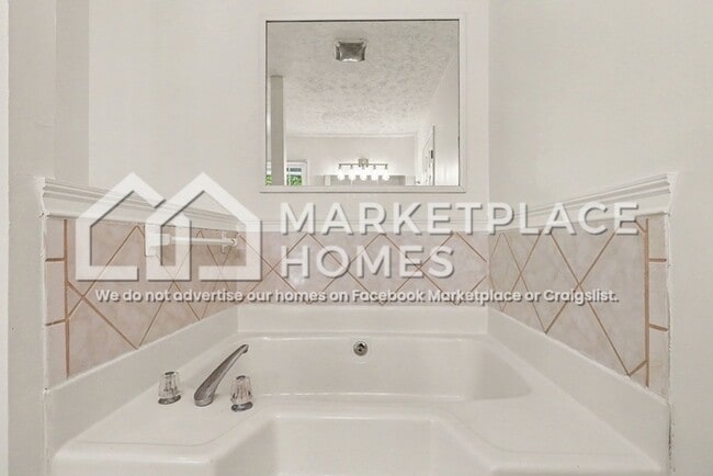 Building Photo - 2699 Foxglove Dr SW