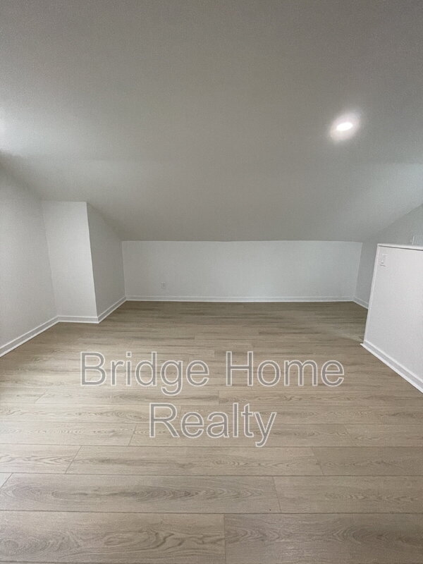 Building Photo - 107 Shoup St