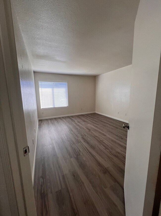 Building Photo - Available Now! Freshly Painted with lots of newness. Dry Creek Meadows Area