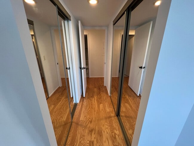 Building Photo - Luxurious 2 Bed 2 Bath Penthouse In Alta V...