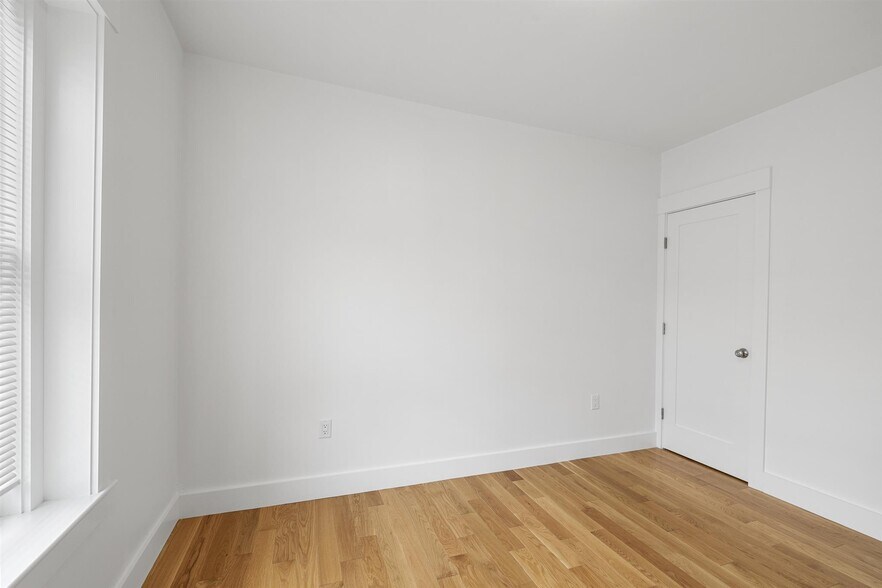 Building Photo - 1010 Cambridge St