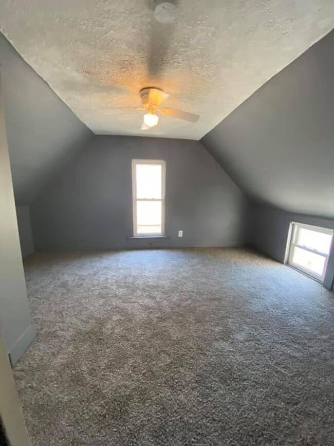 Building Photo - 2225 W Iowa St