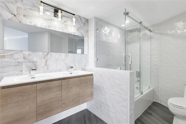 Building Photo - 5420 N Ocean Dr