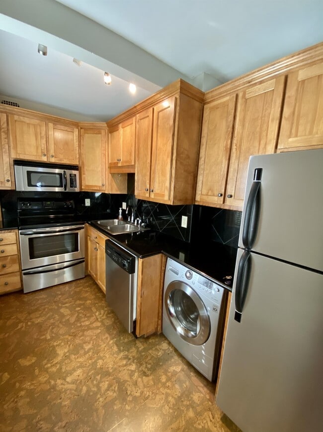 Building Photo - 807 W 48th St
