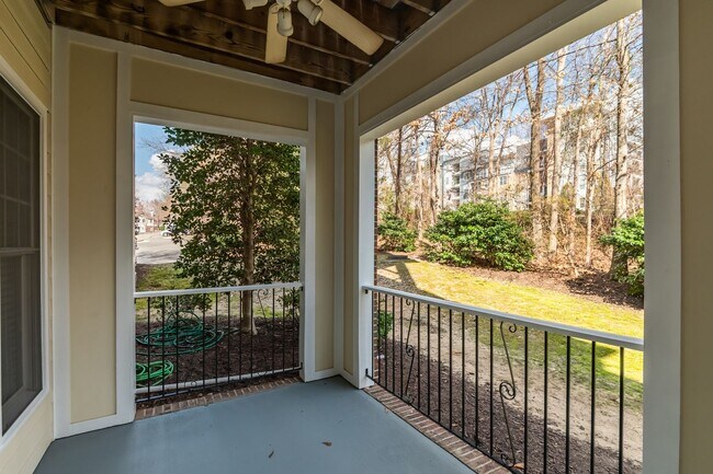 Building Photo - **Application Pending** Freshly Updated 2BR/2BA Condo - Minutes to North Hills