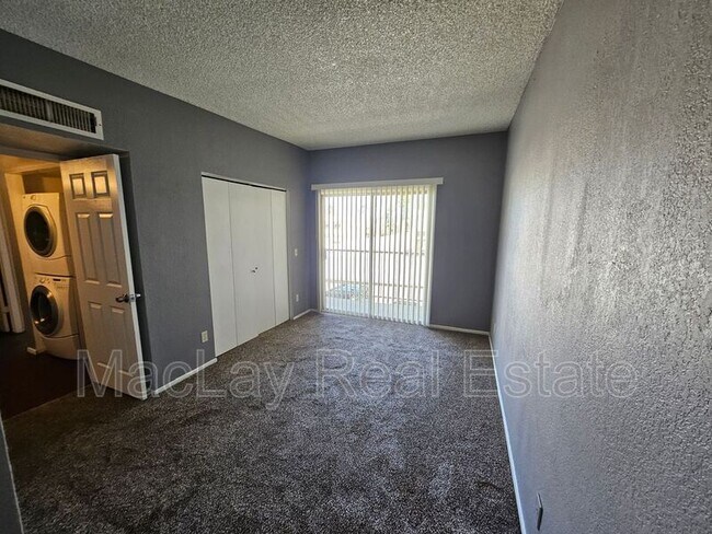 Building Photo - 2801 E Monte Cristo Ave