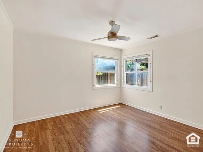 Building Photo - Charming 2-bedroom, 1-bathroom Sonoma Home - Available Now!