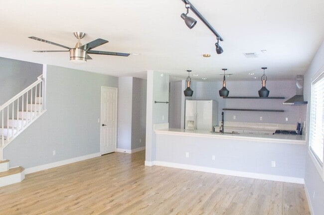 Building Photo - 25848 Iris Ave