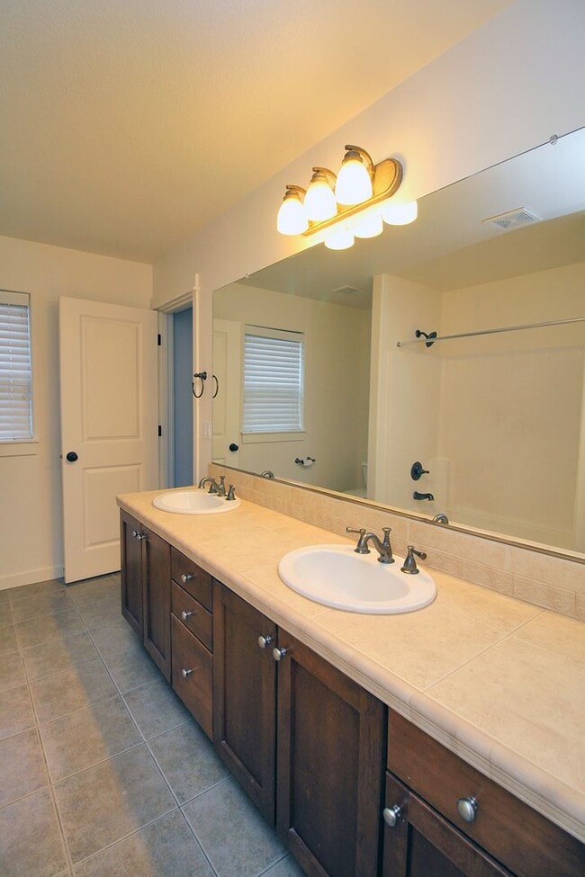 Building Photo - 15128 SE Nia Dr