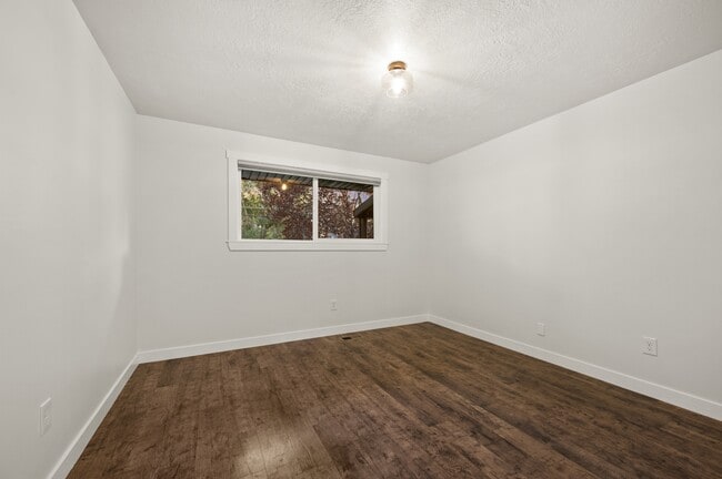 Building Photo - 1733 7200 S