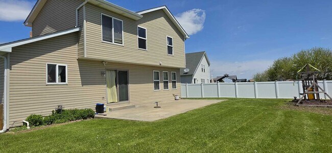 Building Photo - 2416 Boxwood Ln