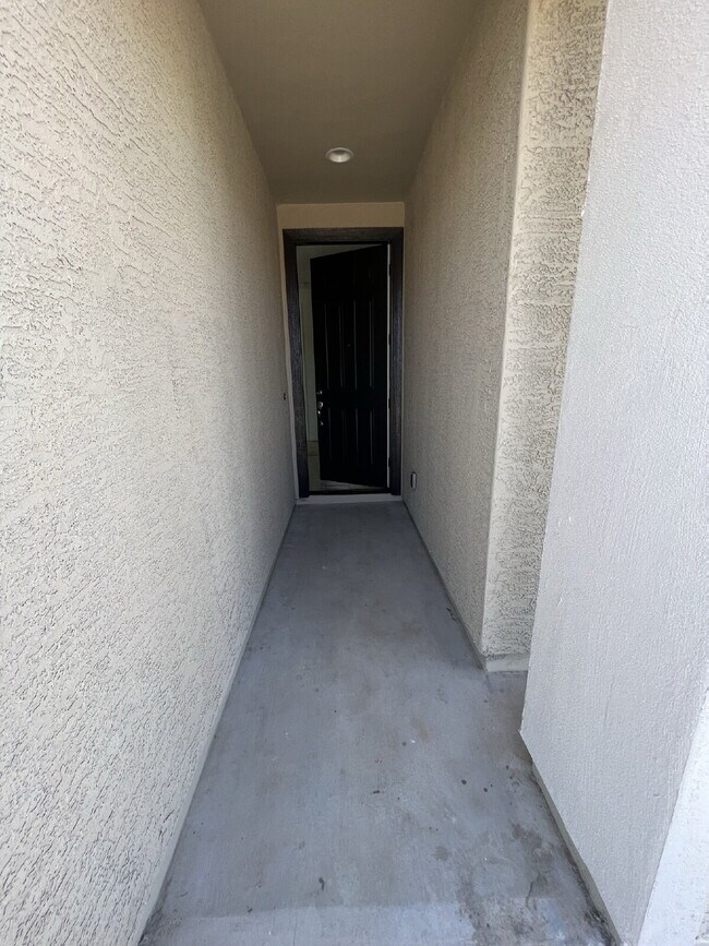 Building Photo - 4 BEDROOM RENTAL WITH 3 CAR GARAGE IN LOS PORTALES CASA GRANDE ARIZONA