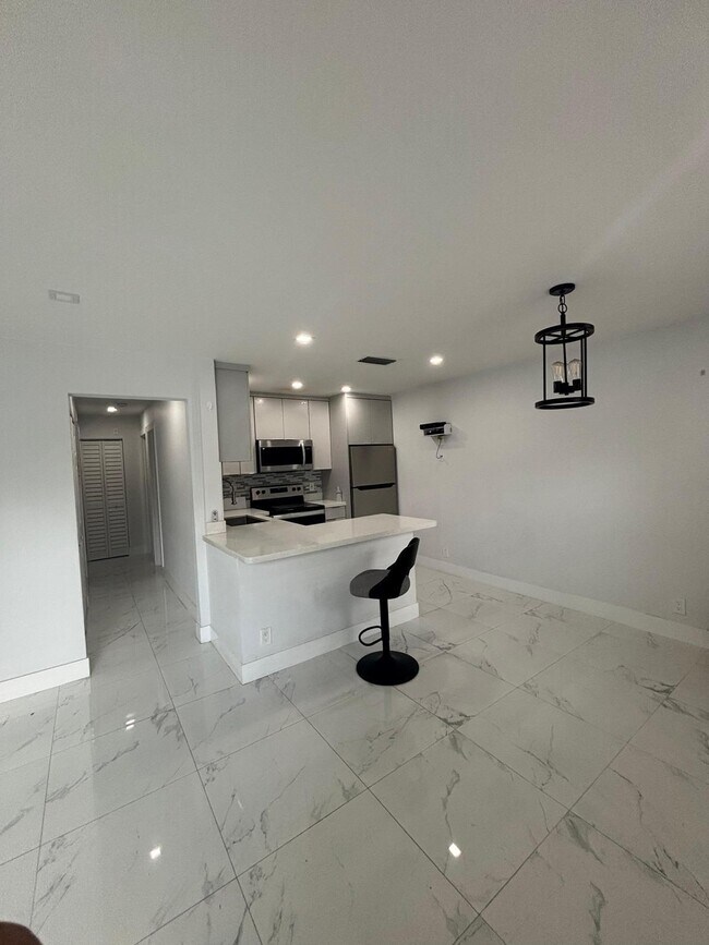 Building Photo - 2860 Coral Springs Dr