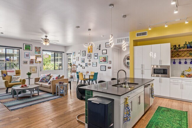 Building Photo - Stunning 2 bedroom with a Den at Edison Midtown!!!  Available June 1st!!!  Like living at a Resor...