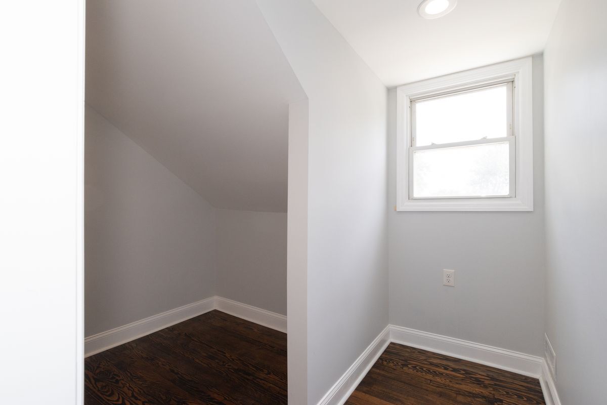 Building Photo - 1170 Gruber Ave