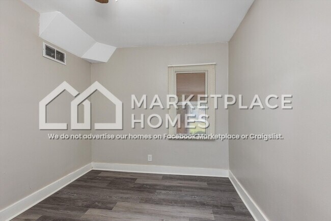 Building Photo - 7094 Fisher Ave