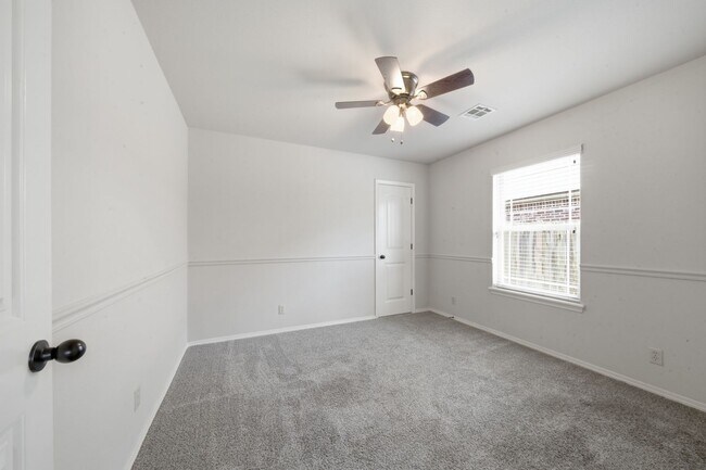 Building Photo - This well-designed home offers 3 bedrooms plus a flex room with a closet that can easily serve as...