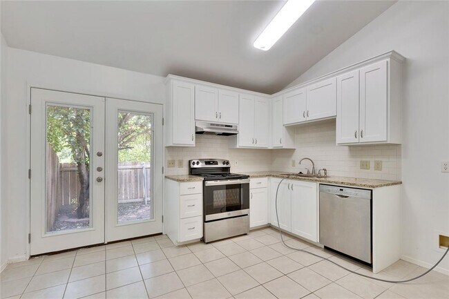 Building Photo - 1015 E Yager Ln
