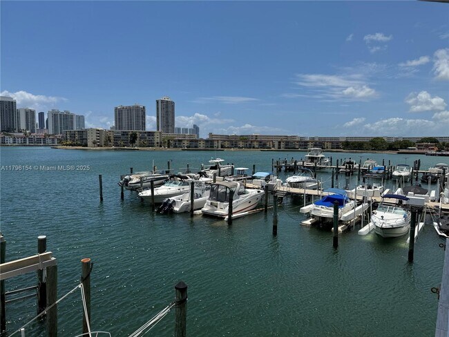 Building Photo - 18011 Biscayne Blvd