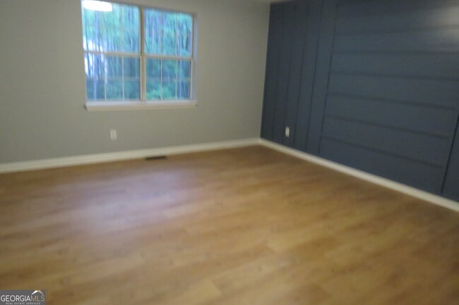 Building Photo - 2060 Bedford Ct