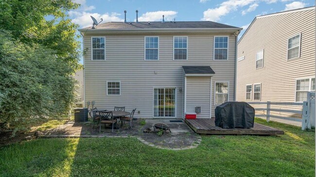 Building Photo - 3367 Streamside Dr