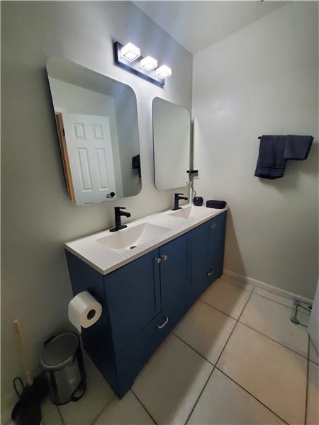 Building Photo - 558 SE 27th Terrace