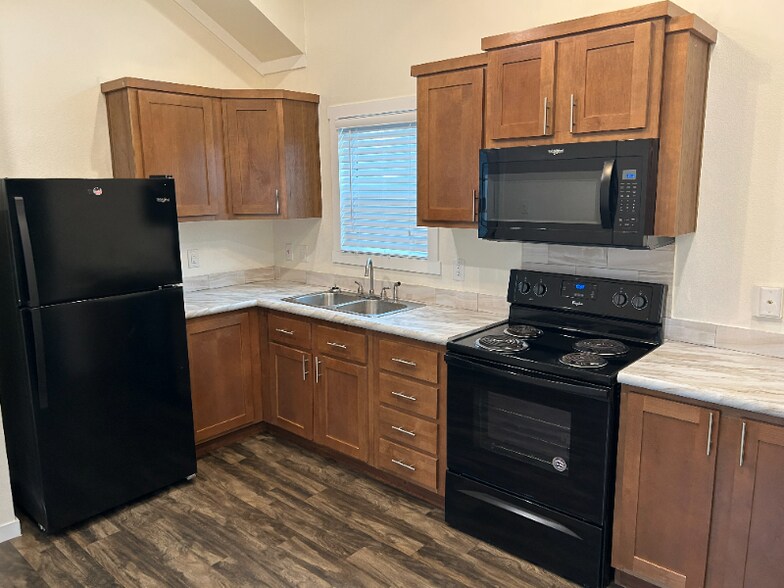 Building Photo - 5215 Crestway Rd